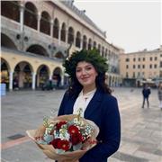 Studentessa universitaria offre ripetizioni di materie scientifiche e lezioni di inglese a studenti delle medie e liceo